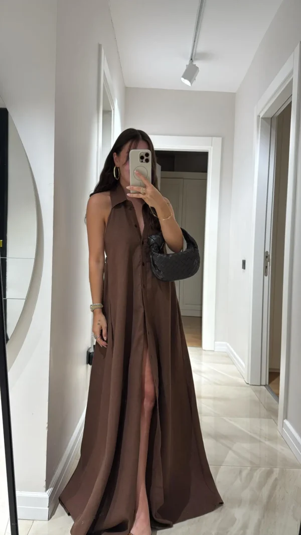 Robe boutonnée en lin marron à col licou